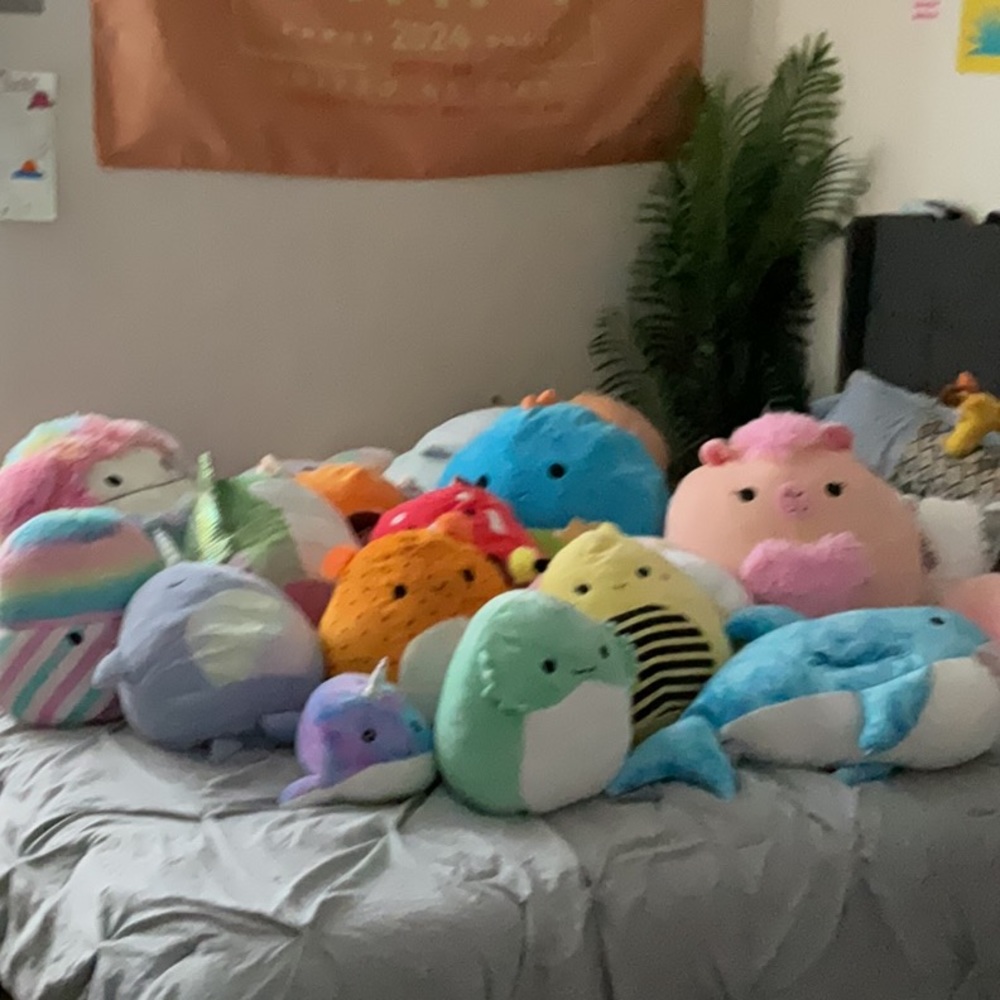 14 random size squish mallows